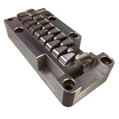 S136 เครื่องกลึง CNC ชิ้นส่วนโลหะมีค่า EDM เจาะแม่พิมพ์ Core Cavity