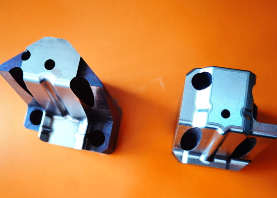 ชิ้นส่วนแม่พิมพ์ที่มีความแม่นยำของฮาร์ดแวร์แม่พิมพ์แกนแม่พิมพ์ Die Tooling Cavity