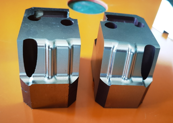 ชิ้นส่วนแม่พิมพ์ที่มีความแม่นยำของฮาร์ดแวร์แม่พิมพ์แกนแม่พิมพ์ Die Tooling Cavity